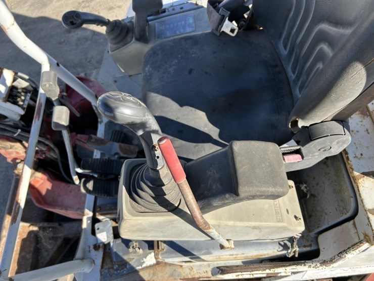 takeuchi-tb35fr-mini-hydraulic-excavator-image-13