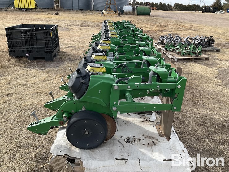 john-deere-12-image-4