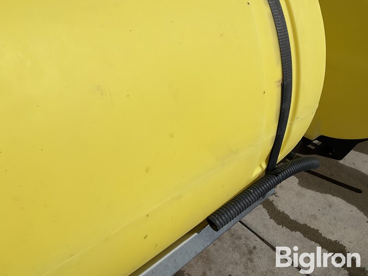 claas-rear-deck-mount-saddle-tanks-image-12