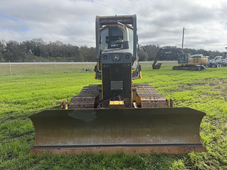 2016-deere-550k-image-10