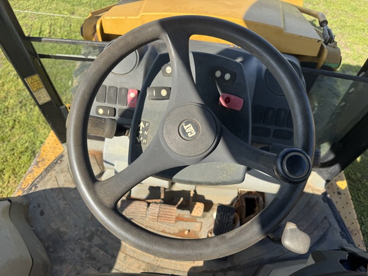 2014-caterpillar-420f-image-12