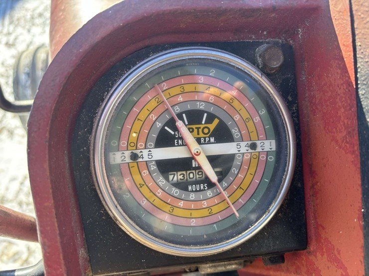 farmall-656-gas-tractor-image-19