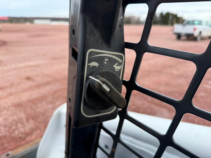 bobcat-t750-image-37