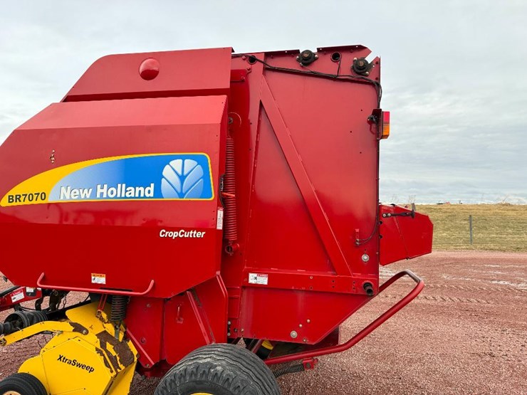 new-holland-br7070-image-8