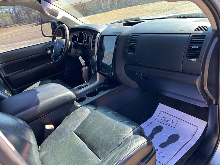 2010-toyota-tundra-image-18