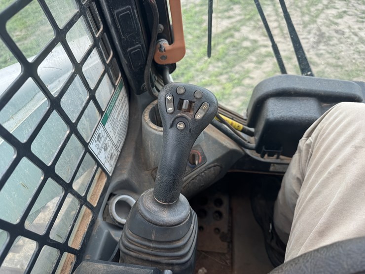 2023-bobcat-t770-image-11