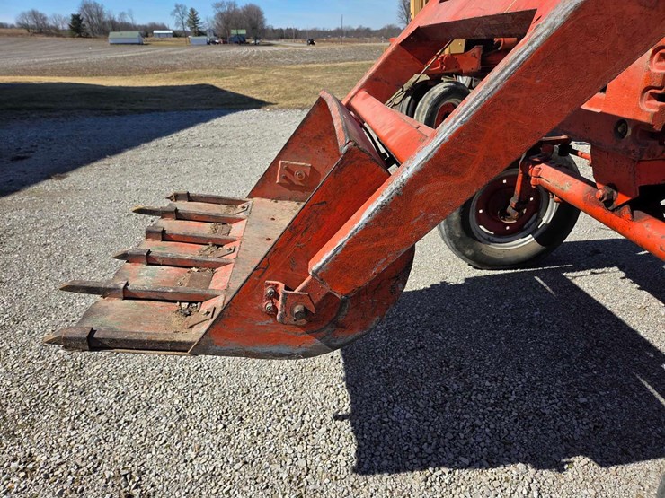 case-730-tractor-image-5