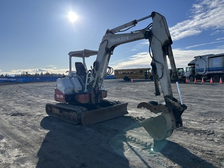 takeuchi-tb35fr-mini-hydraulic-excavator-image-7