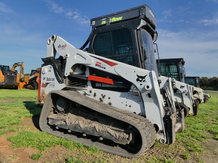 2022-bobcat-t770-image-1