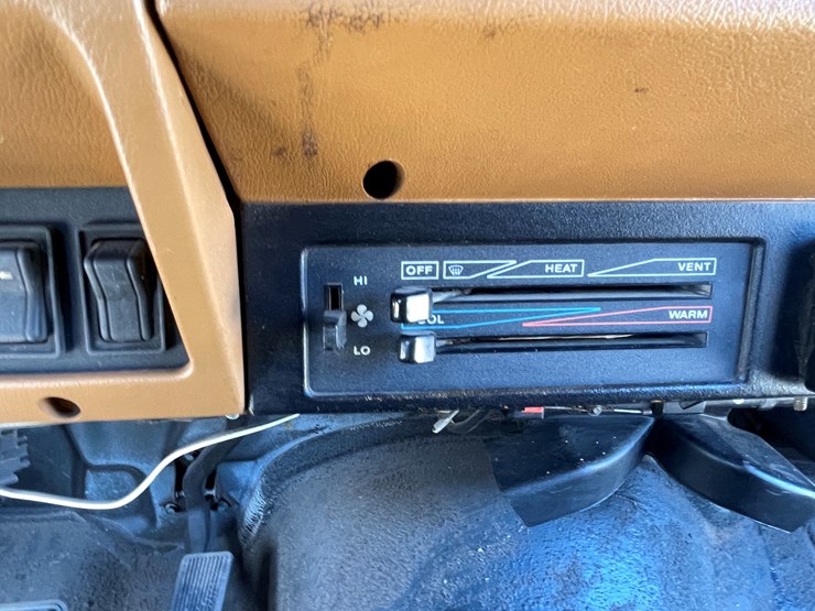 1994-jeep-wrangler-image-33