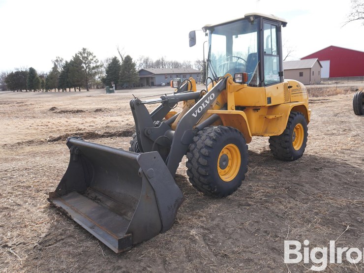 2005-volvo-l30b-image-1