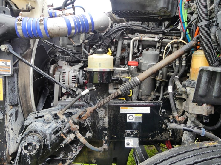 2017-peterbilt-579-image-17