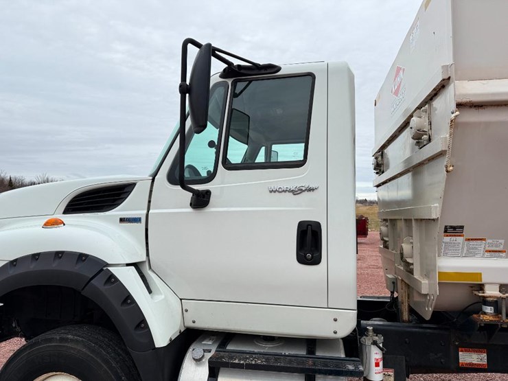 international-7600-image-29