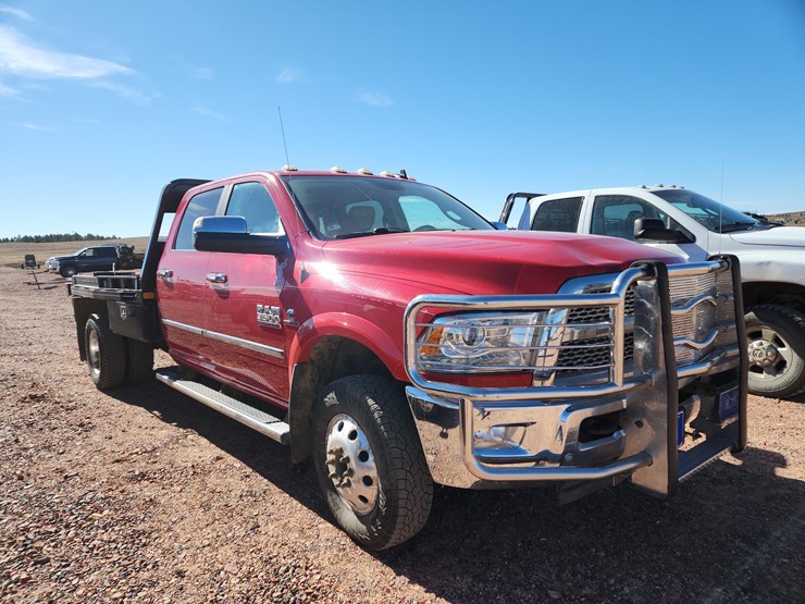 2018-ram-3500-laramie-image-3