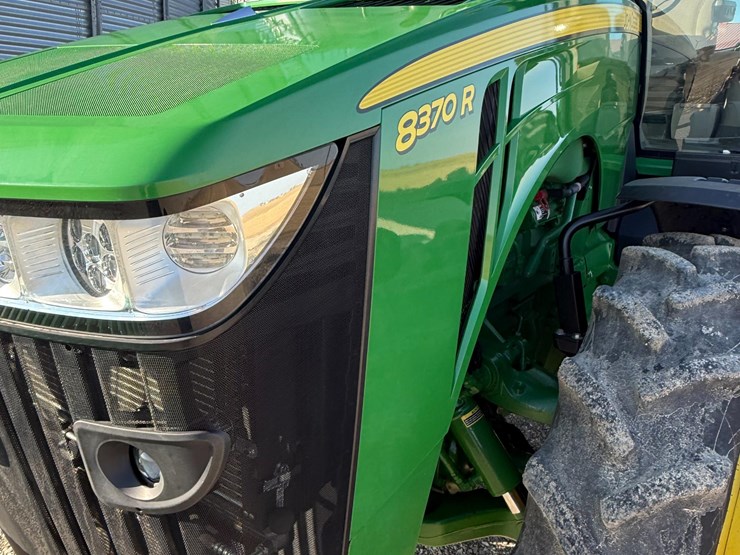 2016-john-deere-8370r-image-10