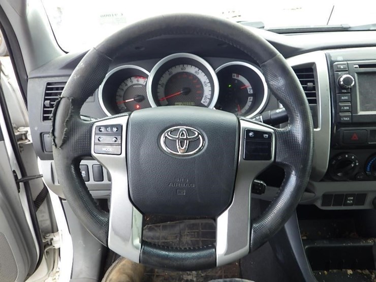 2013-toyota-tacoma-image-24