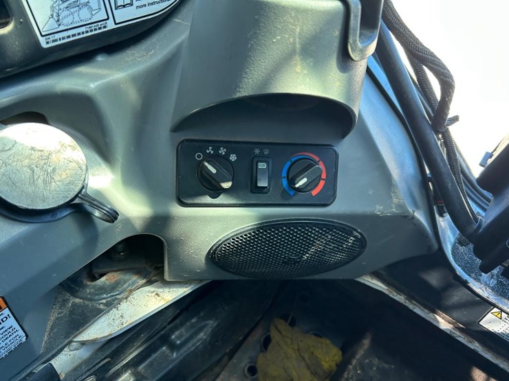 2019-bobcat-s850-image-26