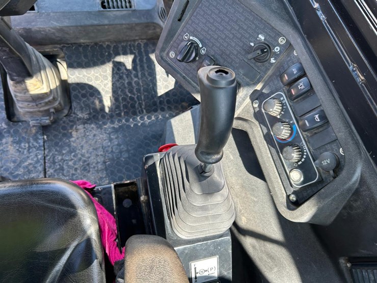 jcb-vm117-asphalt-roller-image-16