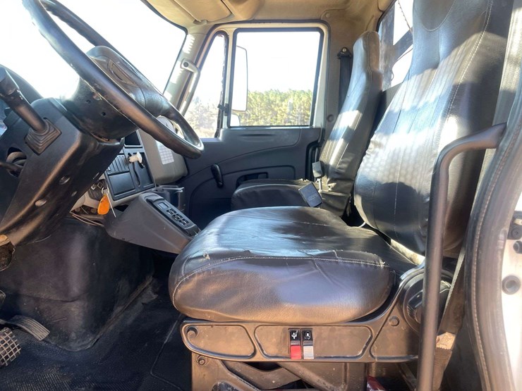 2013-international-durastar-4300-image-10