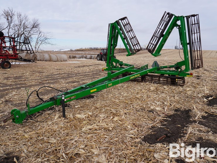 john-deere-200-image-1