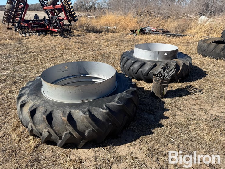 18.4-42-dual-rims-&-tires-image-3