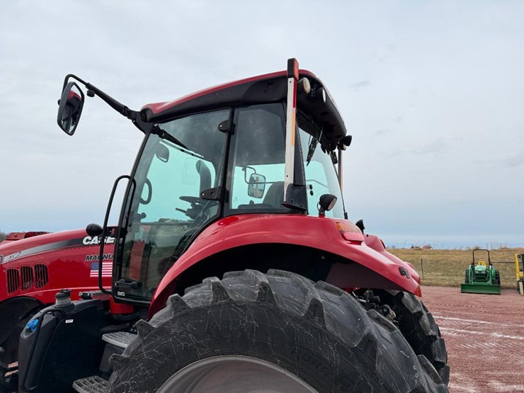 case-ih-magnum-180-image-28