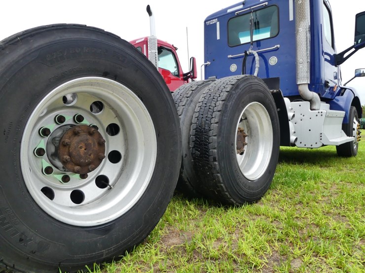 2017-peterbilt-579-image-6