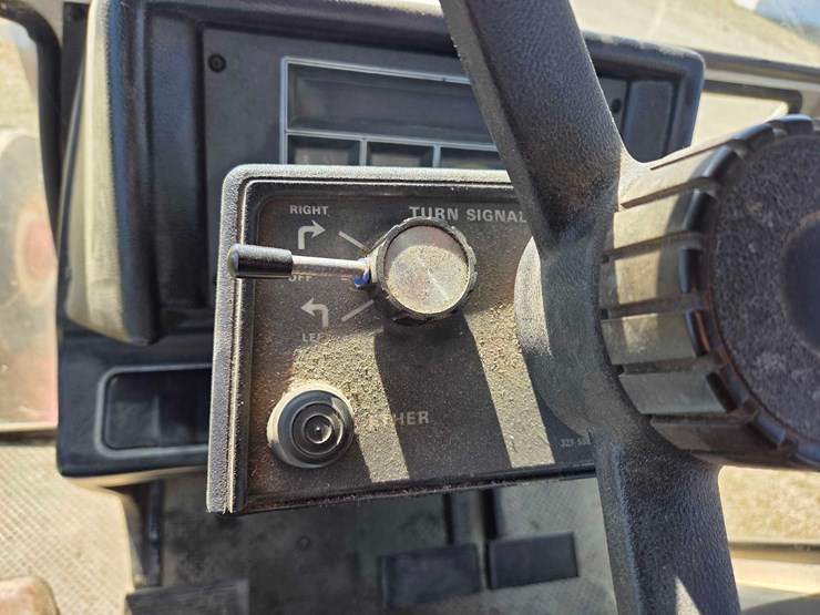 case-2290-tractor-image-54