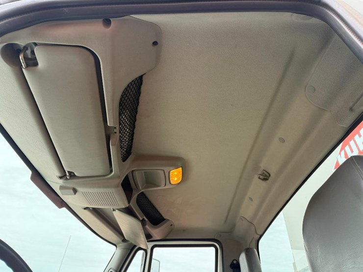 international-7600-image-56