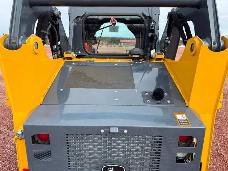 2020-deere-317g-image-28