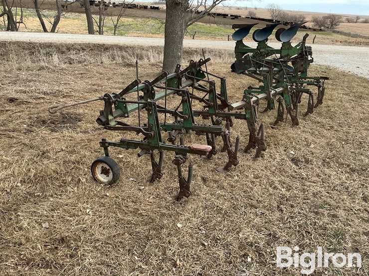 john-deere-front-mounted-cultivator-image-3