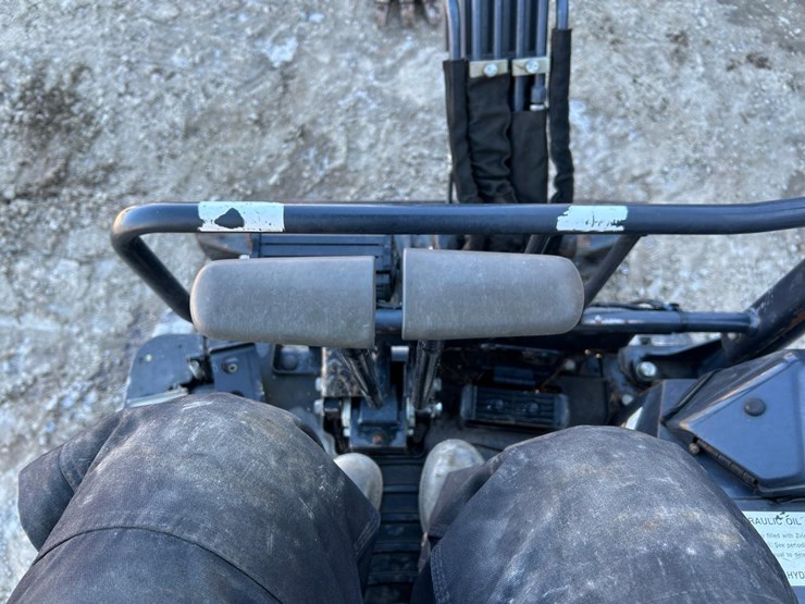 2017-deere-17g-image-23