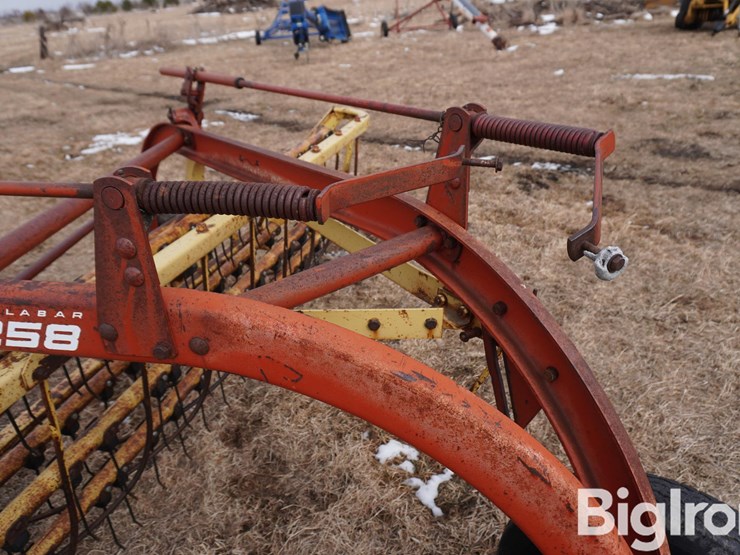 new-holland-258-image-10