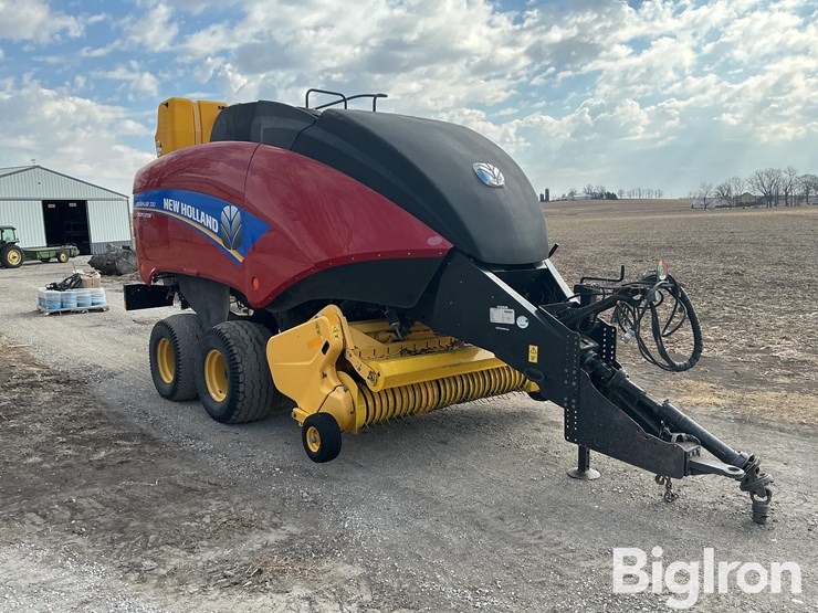 2013-new-holland-330-image-3