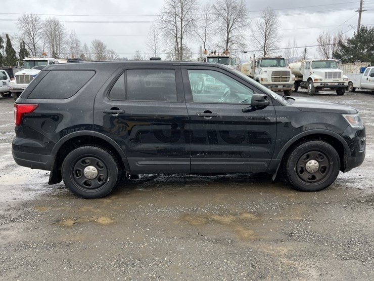 2018-ford-explorer-image-3