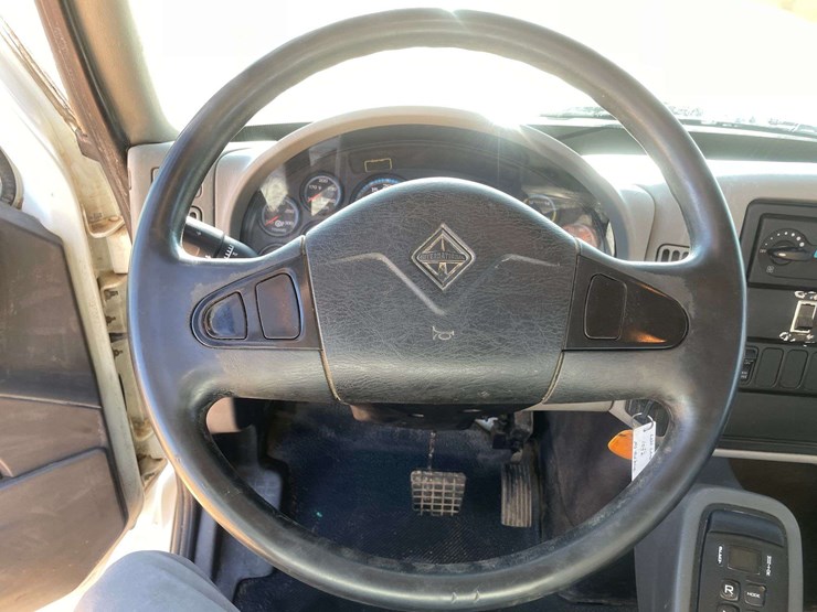 2013-international-durastar-4300-image-12