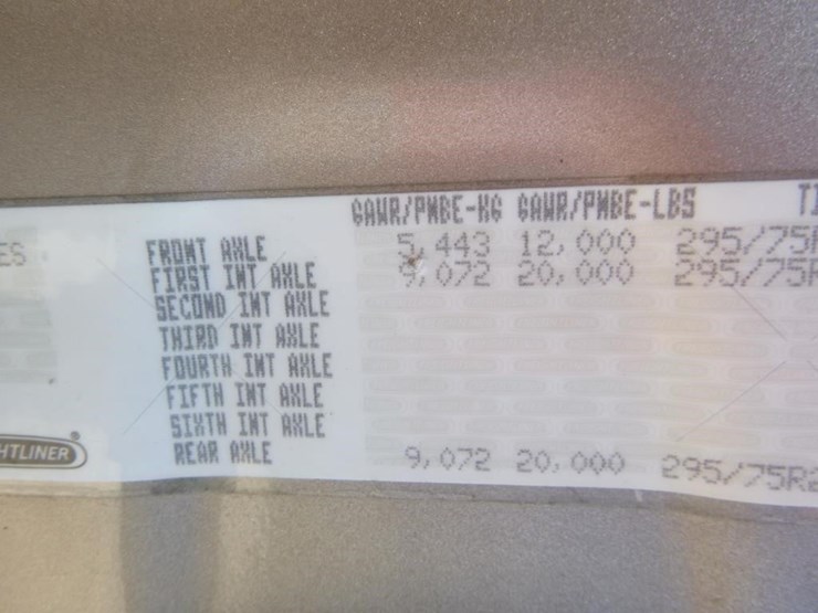 2012-freightliner-cascadia-125-image-31