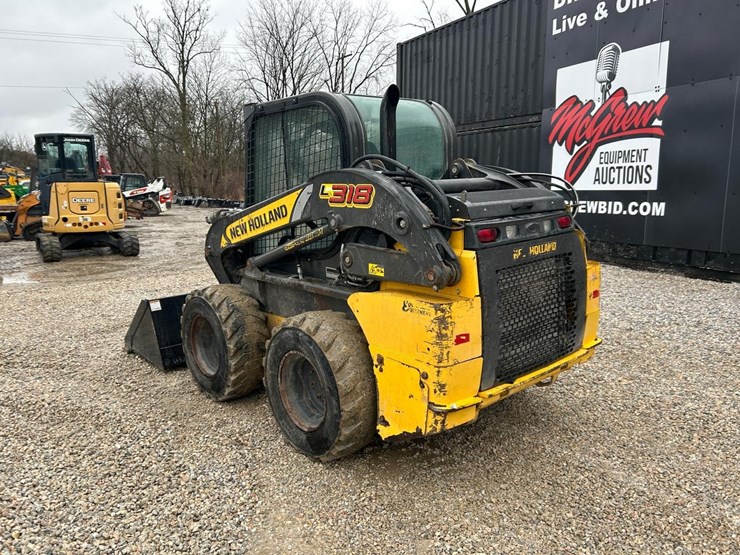 2023-new-holland-l318-image-2