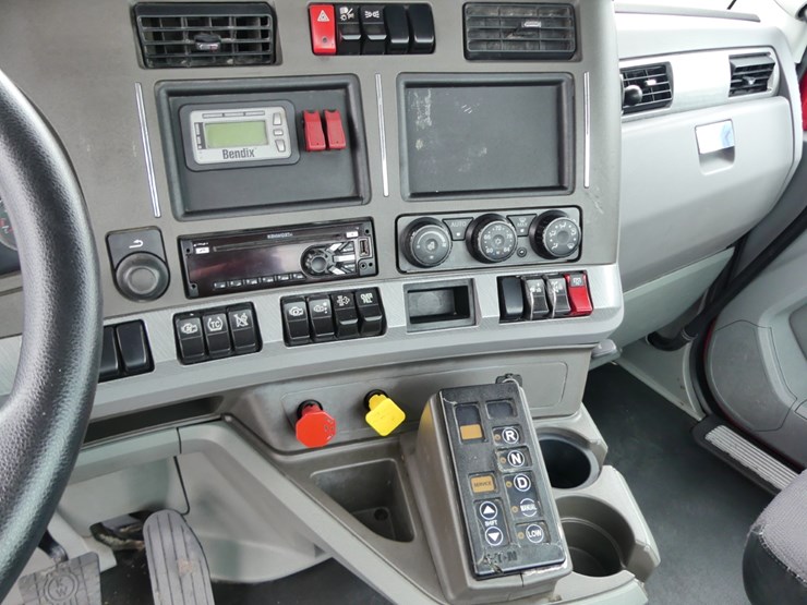 2017-kenworth-t680-image-13