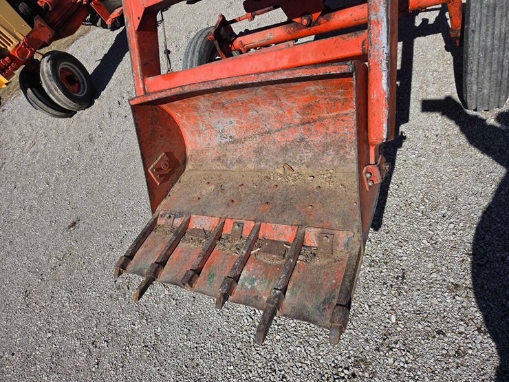 case-730-tractor-image-31