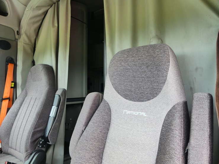 2018-peterbilt-579-image-12