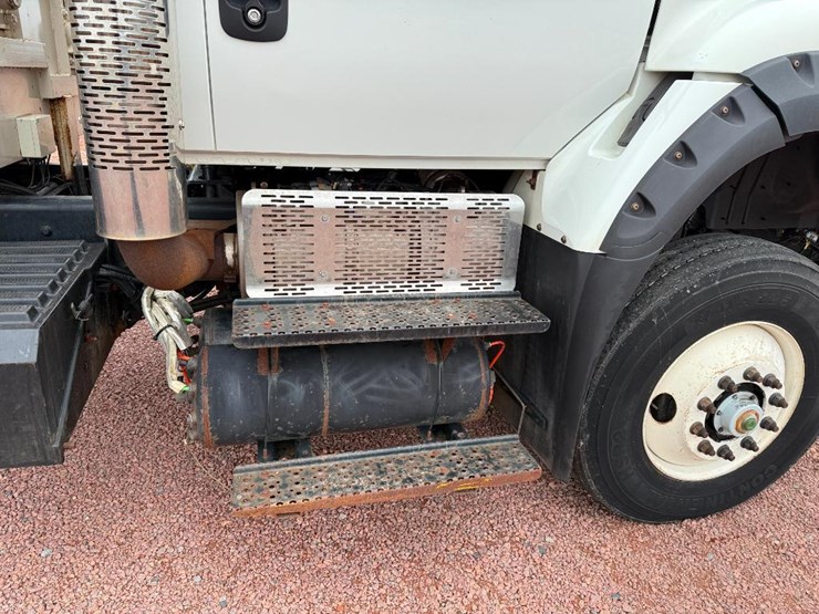 international-7600-image-21