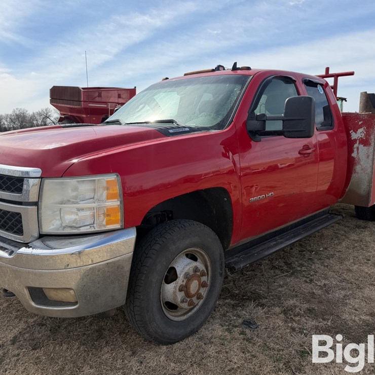 2011 CHEVROLET 3500