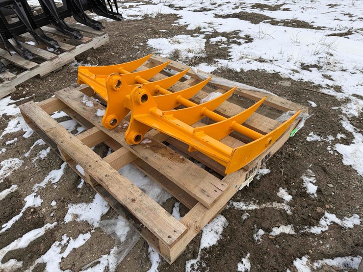 caterpillar-303-image-5