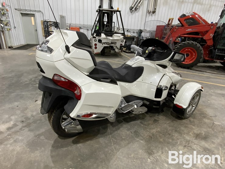 2011-massey-ferguson-730-image-5