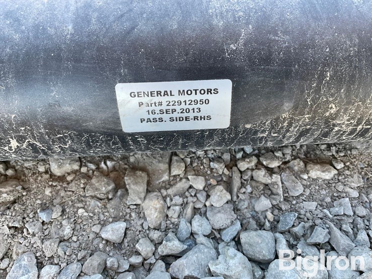 2014-chevrolet-3500-image-15