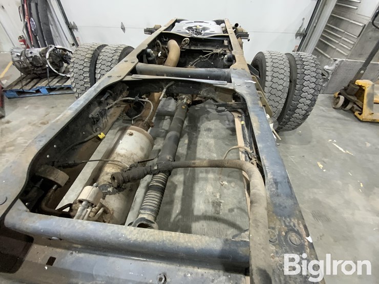 2013-massey-ferguson-730-image-17