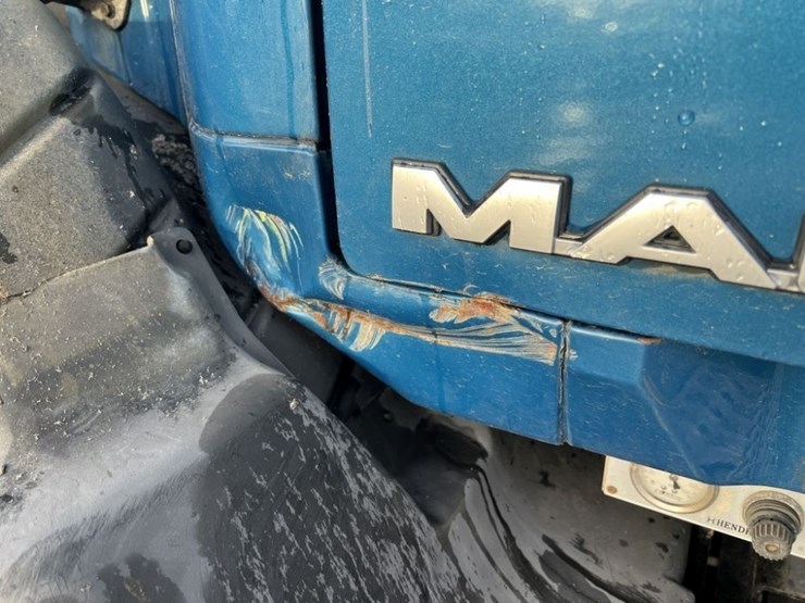 2015-mack-cxu613-tri-axle-truck-tractor-image-28