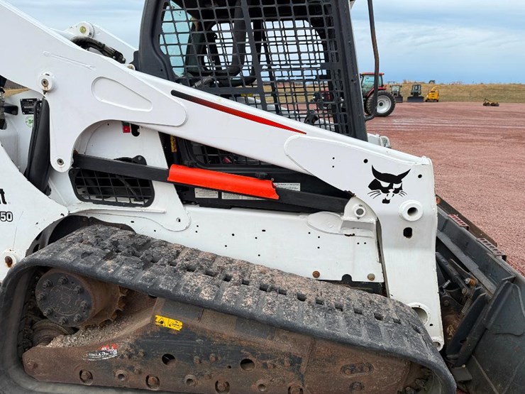 bobcat-t750-image-25