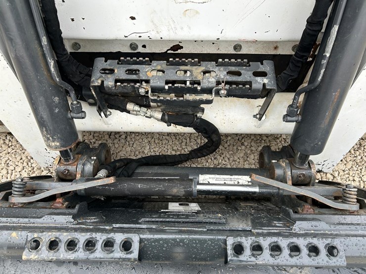 2022-bobcat-t770-image-10